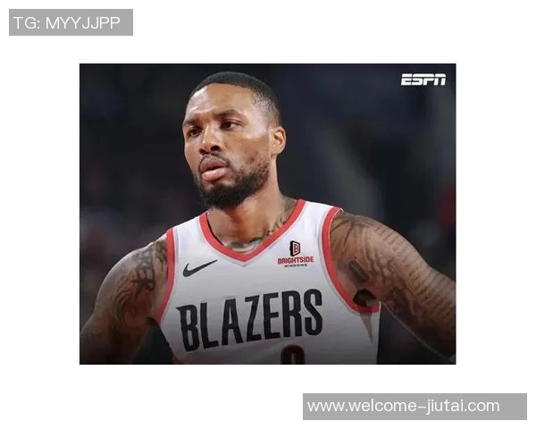 全员集结开拓者发布球队签名明信片利拉德与杨瀚森亲笔签名亮相